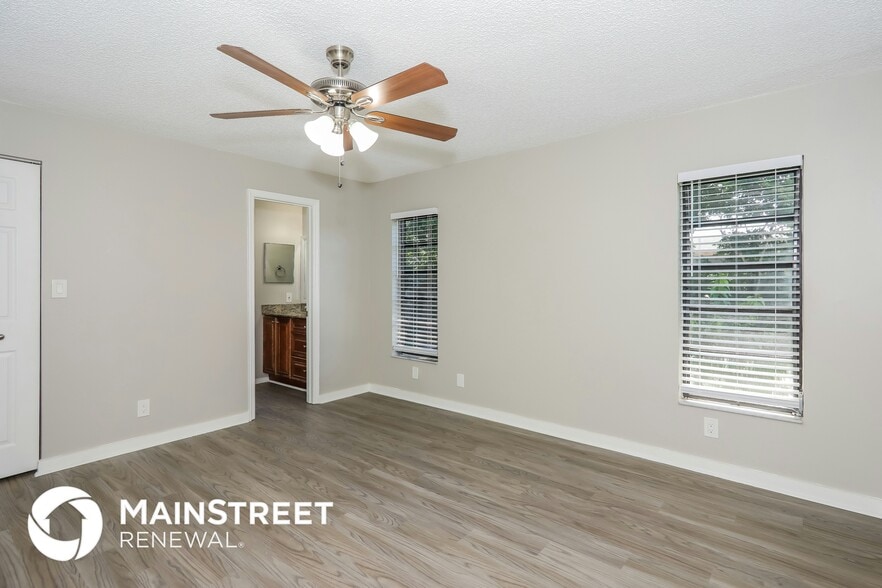 Building Photo - 4977 SW 11th Pl