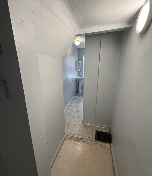 Building Photo - 1069 Powell St