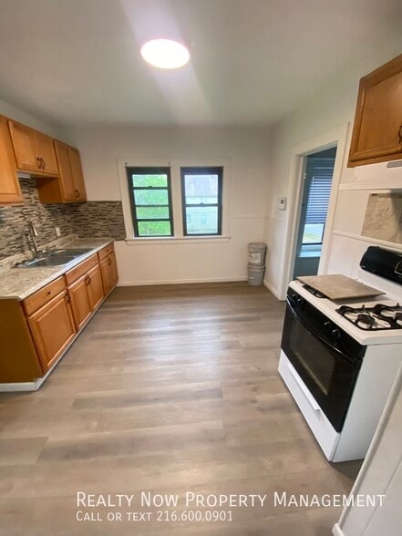 Building Photo - 9612 Lamontier Ave