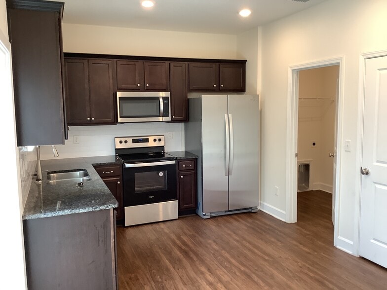 Building Photo - 10327 Watercrest Ct