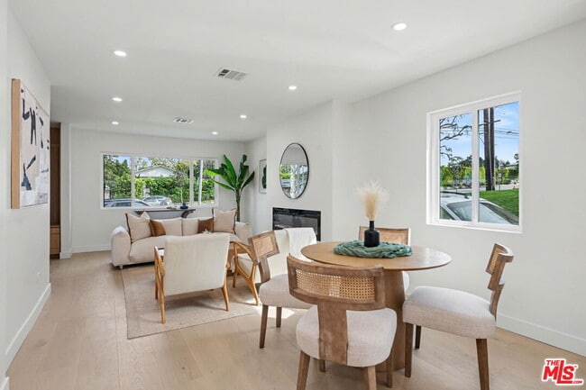 Building Photo - 2831 Overland Ave