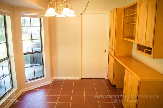 Building Photo - Beautiful Large home off of Mahan