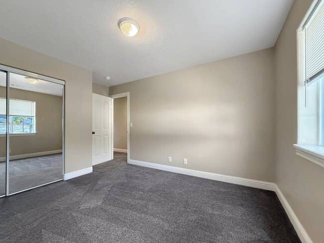 Building Photo - 714 Pioneer Rd