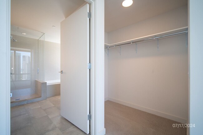 Building Photo - Resort-Like 2BR/2BR/2PKG in AE'O, Kakaako!