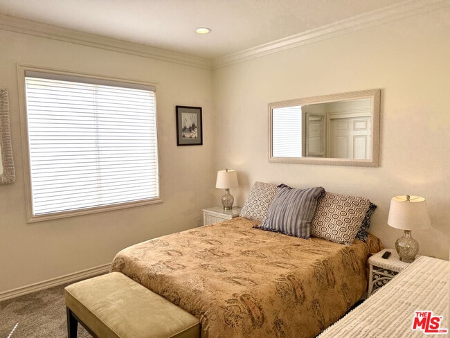 Building Photo - 5 Marisol