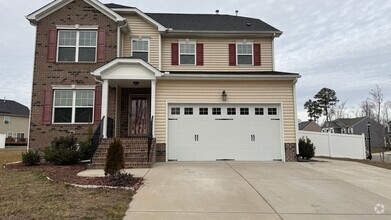 Building Photo - Spacious Three Story Transitional Home in ...