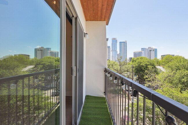 Building Photo - 908 Nueces St