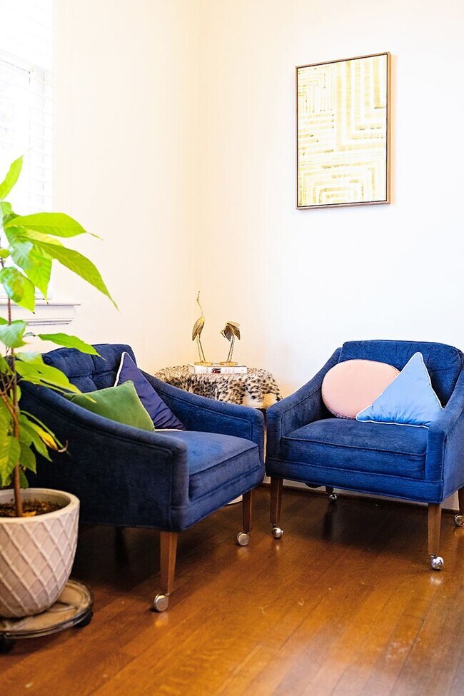 Building Photo - Bull St Bungalow