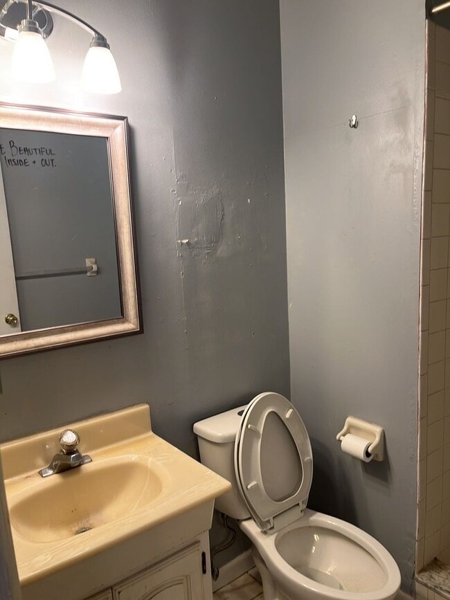 Building Photo - 408 Murat St