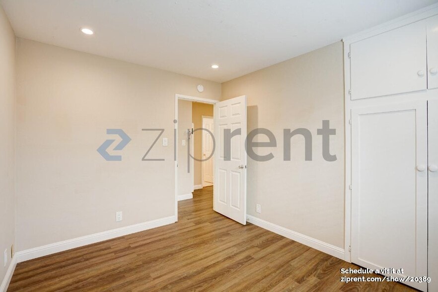 Building Photo - Unit