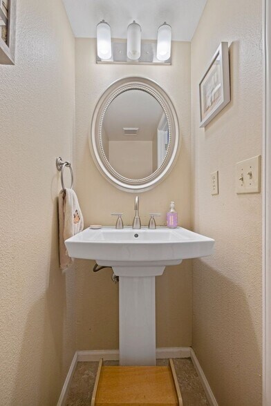 Building Photo - 2780 Perry St