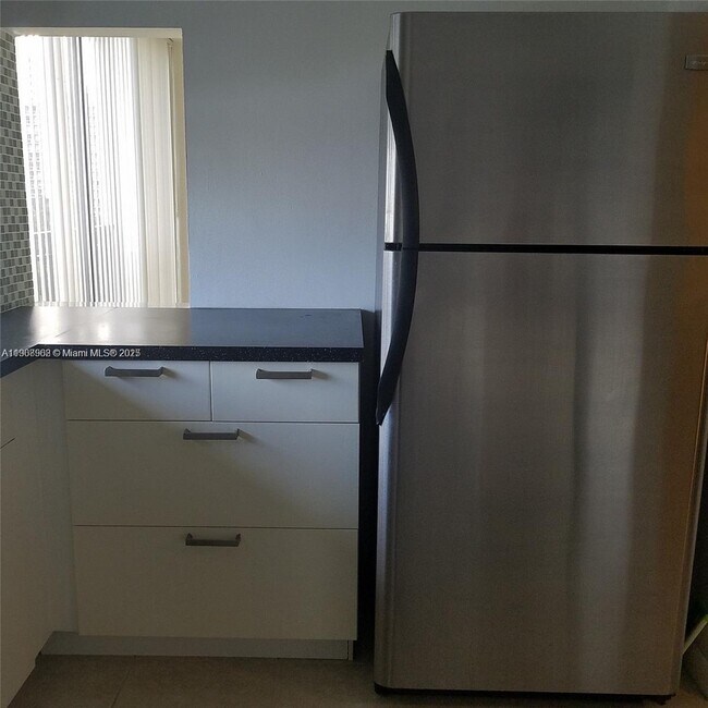 Building Photo - 17021 N Bay Rd