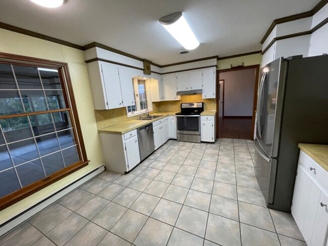 Building Photo - 735 E King St