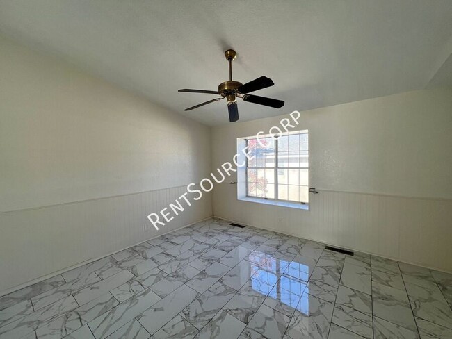 Building Photo - 3 Bedroom Two Story Condo for Rent in West...