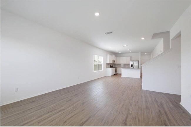 Building Photo - 323 Mineral Springs Dr