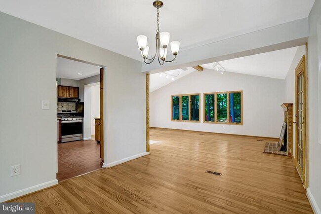 Building Photo - 8236 Governors Ct