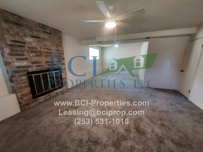 Building Photo - Beautiful 4 Bedroom/ 3 Bath Home close to ...