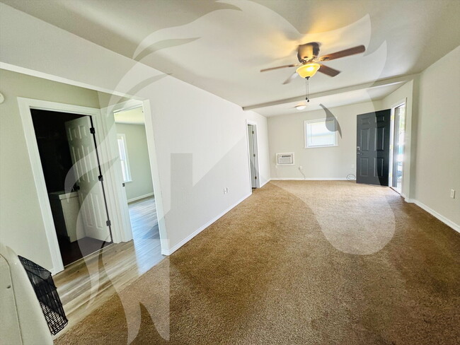 Building Photo - "Charming 2-Bedroom Home in Woodward – You...