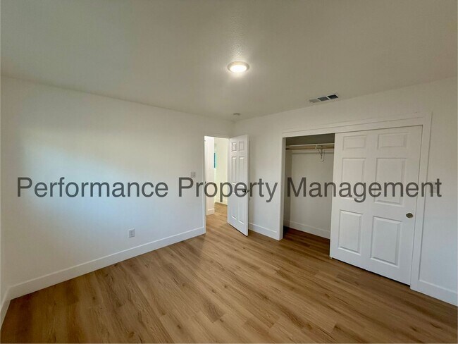 Building Photo - 3401 Squire Ln