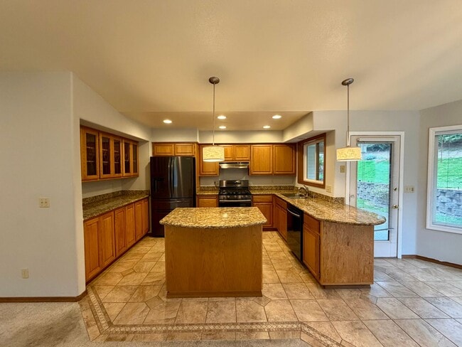 Building Photo - Beautiful Craftsman Style Rambler Must See!!