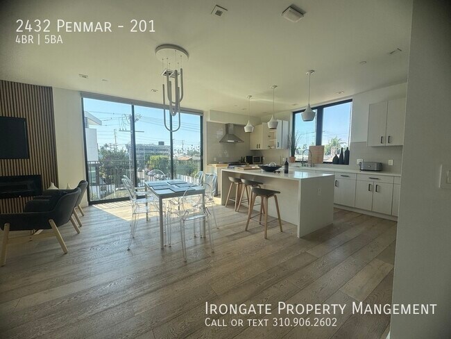 Building Photo - 2432 Penmar-201