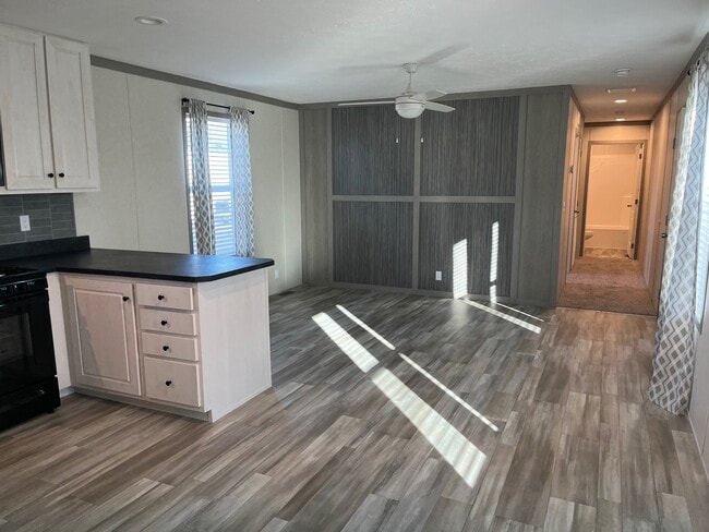 Building Photo - 109 Desander Dr