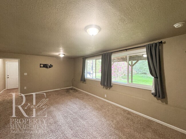 Building Photo - Bright & Spacious Split-Level Home with Gourmet Kitchen, Skylight & Expansive Yard