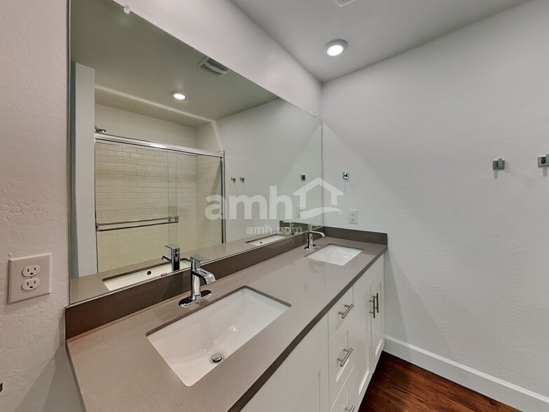 Building Photo - 17164 W Townley Ave