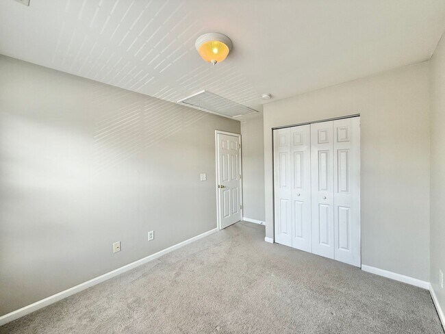 Building Photo - Charming 3BD, 2BA Apex Townhome In a Prime...