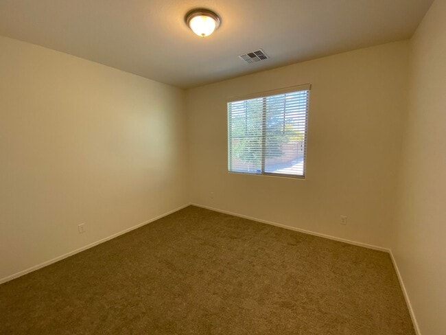 Building Photo - 2 Week Free Rent - Chandler Gem!