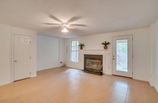 Building Photo - 16965 Monmouth Ct