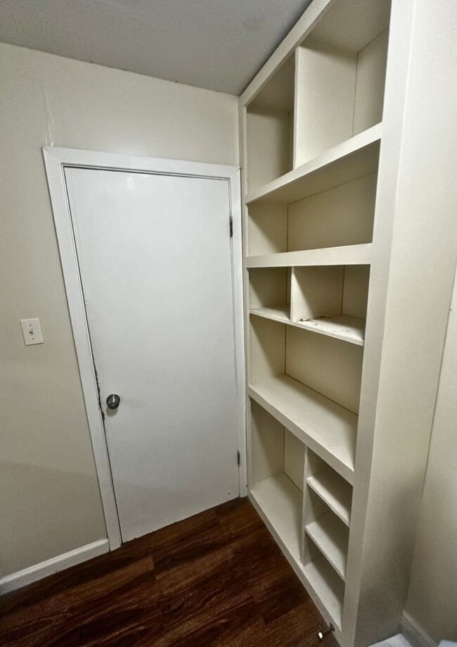 Building Photo - Cozy Country