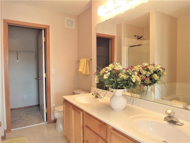 Building Photo - 9204 Holly Ln N