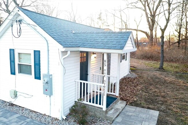 Building Photo - 85 Oak St