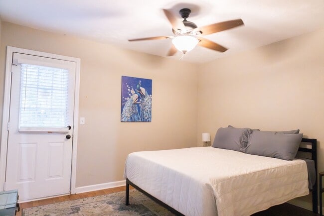 Building Photo - Renovated 2-Bedroom 2-Bathroom Townhome w/...