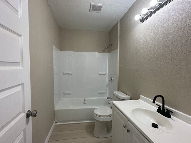 Building Photo - Ready for move in