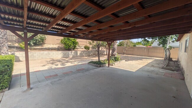 Building Photo - Move In Special!!!   Refreshed Single Level Home