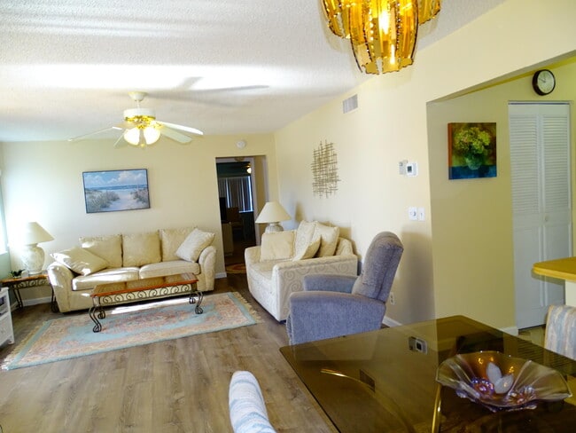 Building Photo - 409 Pine Glen Ln