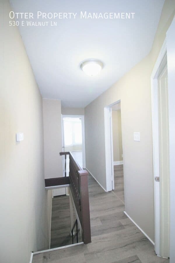 Building Photo - 530 E Walnut Ln