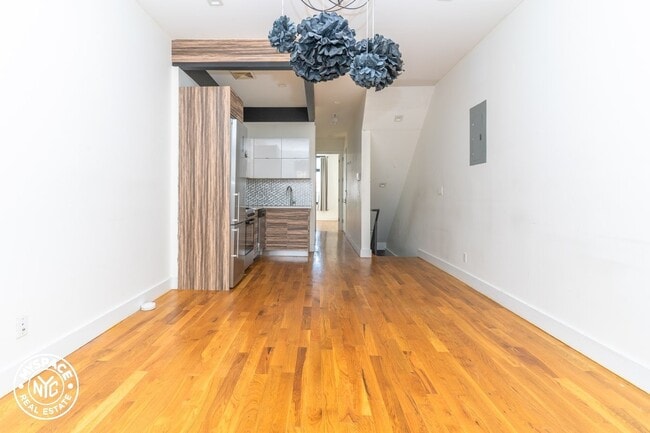 Building Photo - 181 Palmetto St