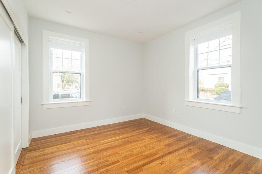 Building Photo - 15 Forest St