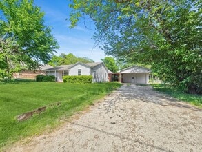 Building Photo - Coming Soon! 3 BR/2BA | Newly Renovated Single Family Home | 1-Car Garage Parking | In Weatherford!