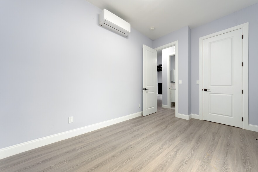 Building Photo - 222 Primrose Ave