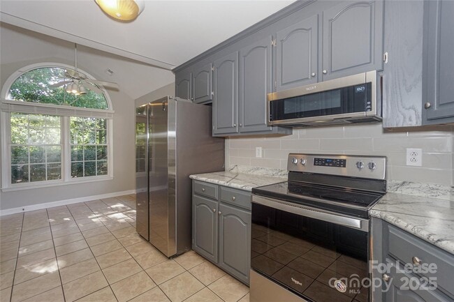 Building Photo - 840 Emerson Dr