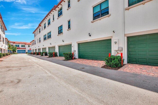 Building Photo - 11549 SW 13th Ct
