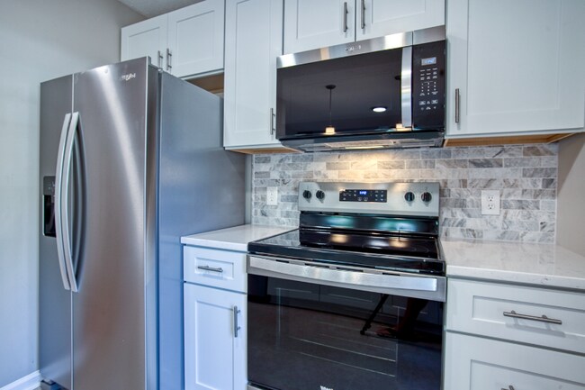 Building Photo - 617 13th Ave S