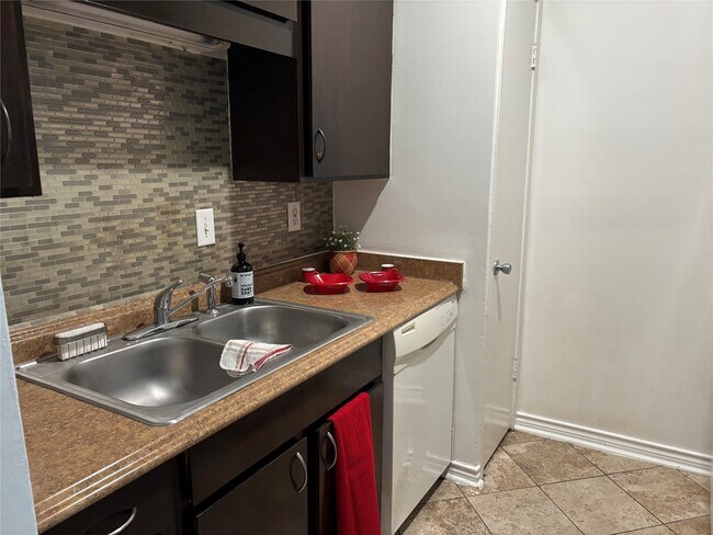 Building Photo - 10047 Westpark Dr