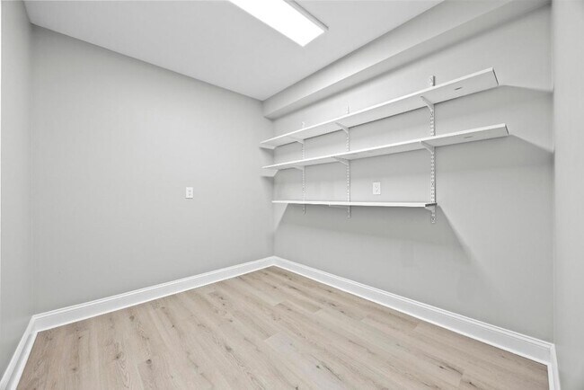 Building Photo - 3716 Whitehall Dr