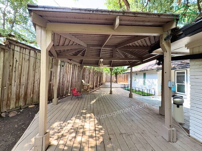 Building Photo - 4 Bed / 2.5 Bath on a Cul-de-Sac - 2-Car Garage & Spacious Fenced Backyard