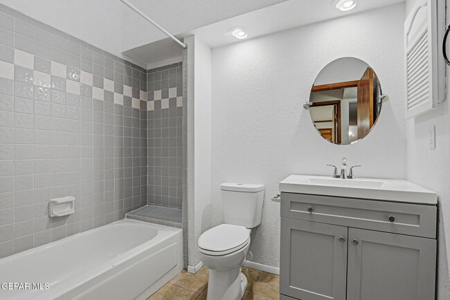 Building Photo - 2356 Juliette Low Dr